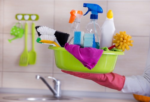 Detailed kitchen cleaning before moving into a property in Outhkensington
